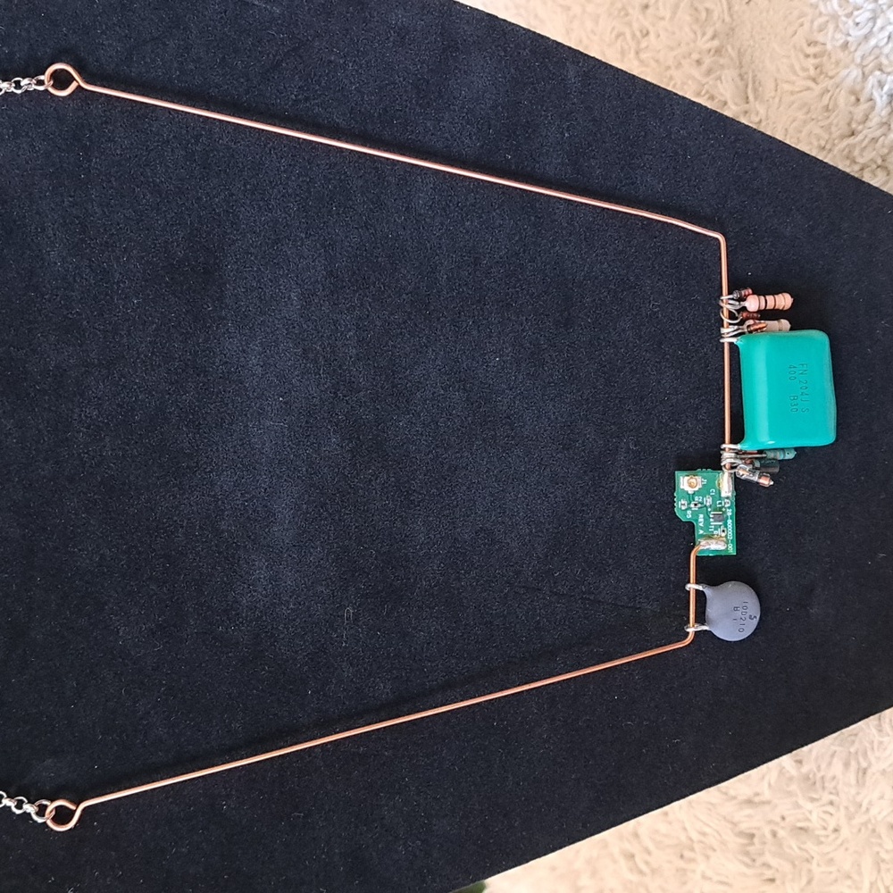 Irresistorble necklace.